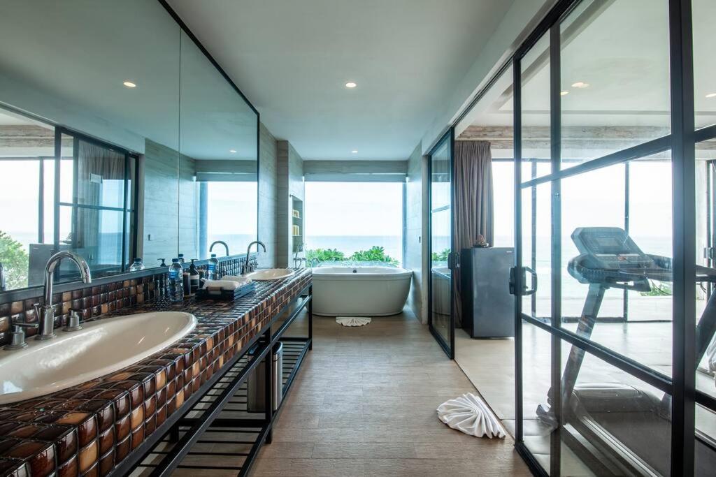 Nusa Dua Ocean View With Private Beach Exterior photo